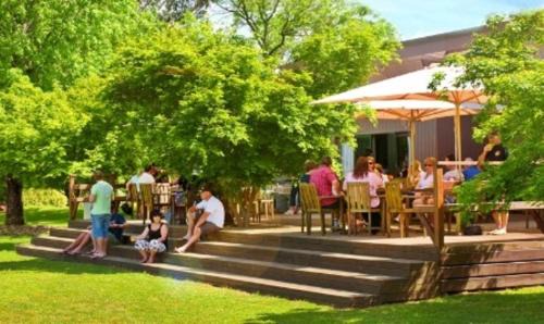 Porepunkah Hotel | Buffalo Motel and Country Retreat
