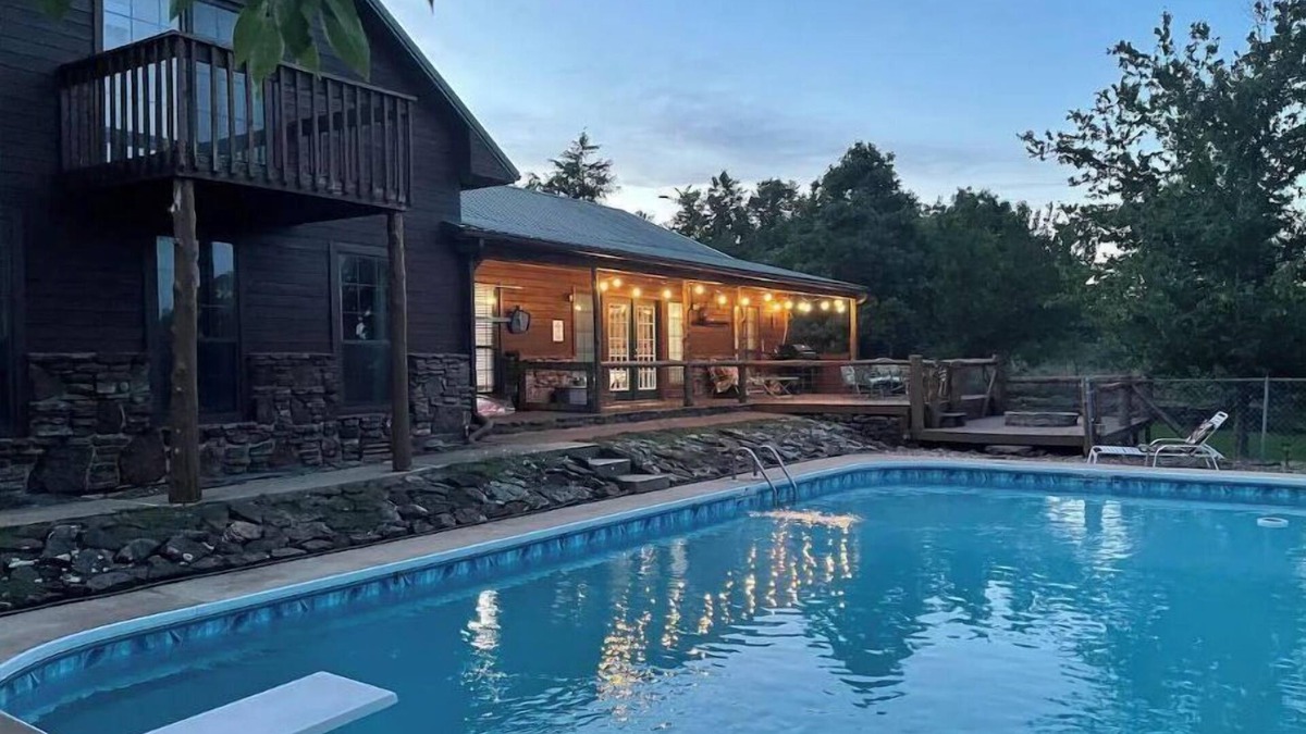 Compton Cabin | Buffalo River Cabin-privt Pool/Hot Tub/Game Room!