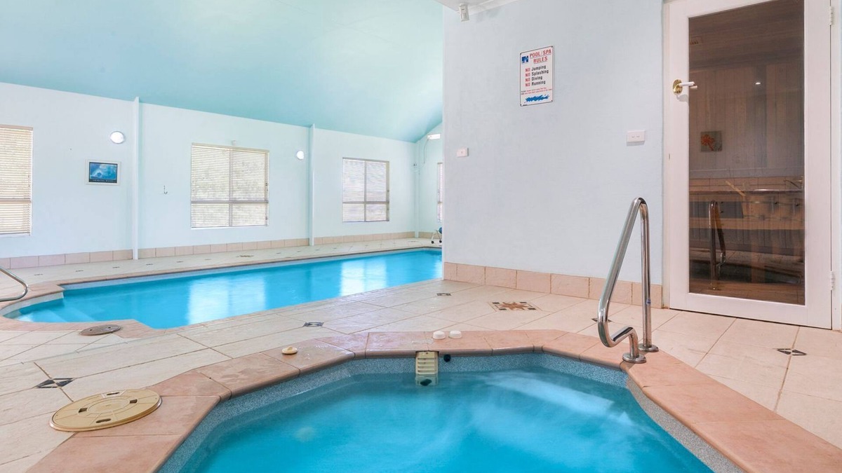 Merriang House | Buffalo River Retreat - 6 Bedroom