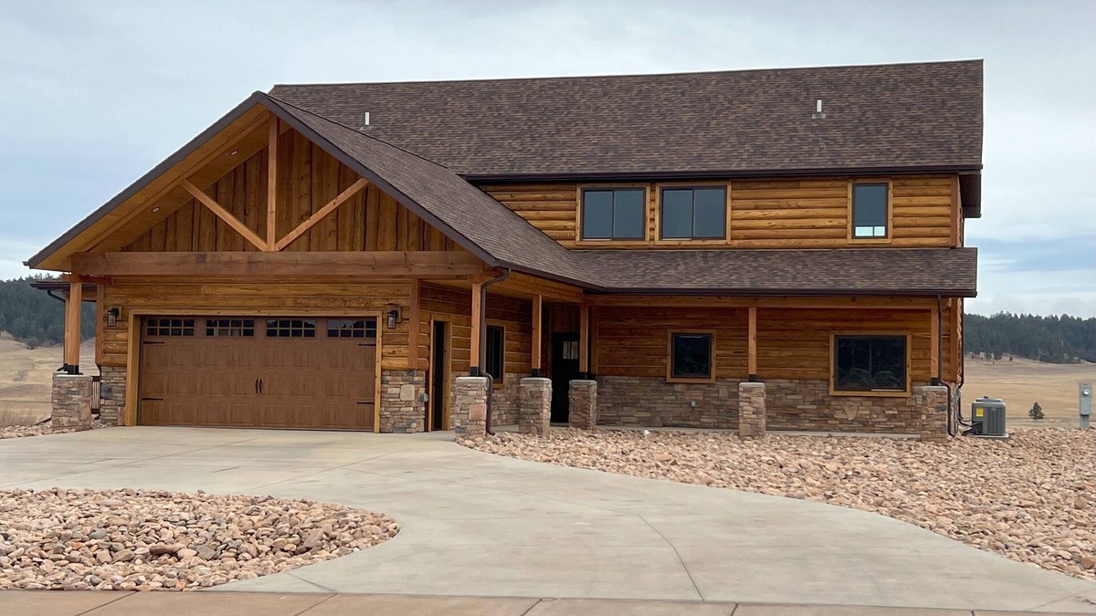 Hulett House | Buffalo Run. 4 Bedroom/4 Bath Home located on the Golf Course at Devil's Tower.