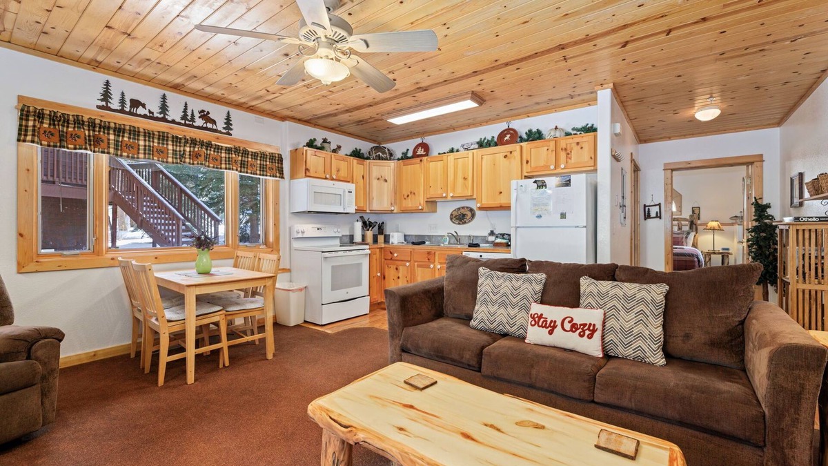 Fall River Estates Condo | Bugle Pointe B18 (Private Hot tub) River Views!