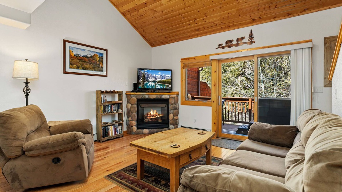 Fall River Estates Condo | Bugle Pointe B21 (Private Hot tub) River Views!