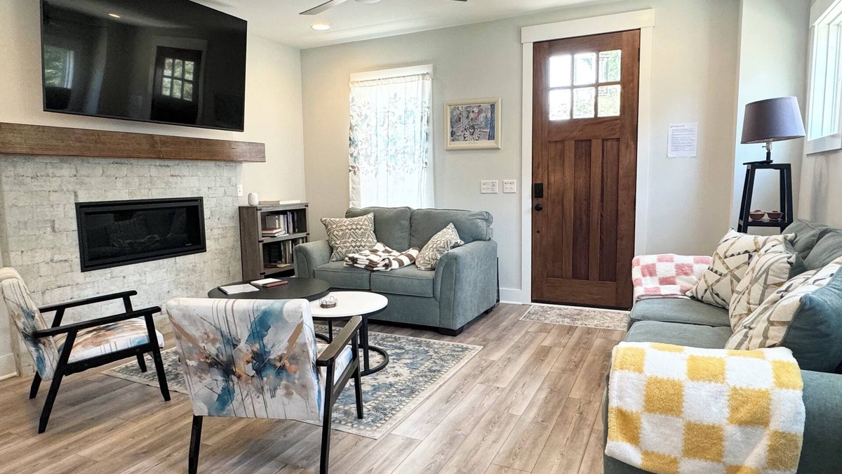 Apex House | Built in 2024: 2100SF, 4-BR, 4-full-BA pet-friendly house in marvelous Apex