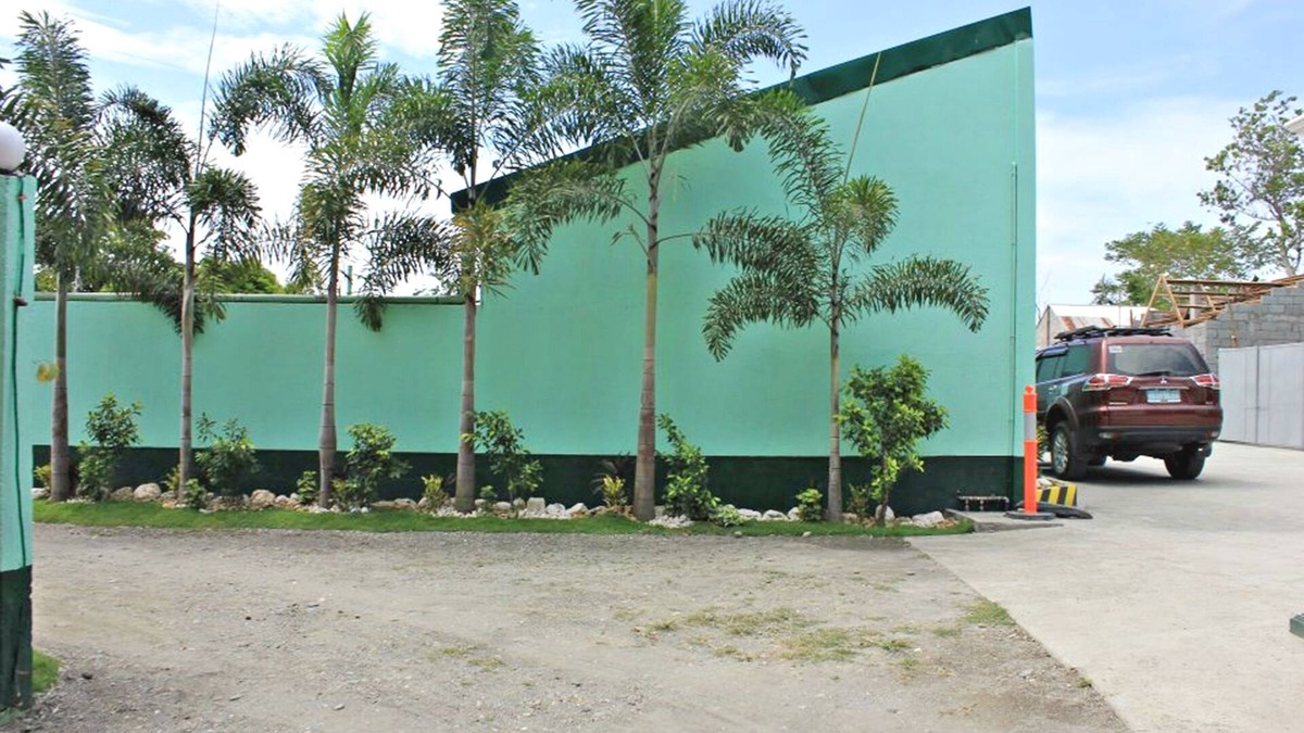 Calapan House | Bulalo Mangrove Inn