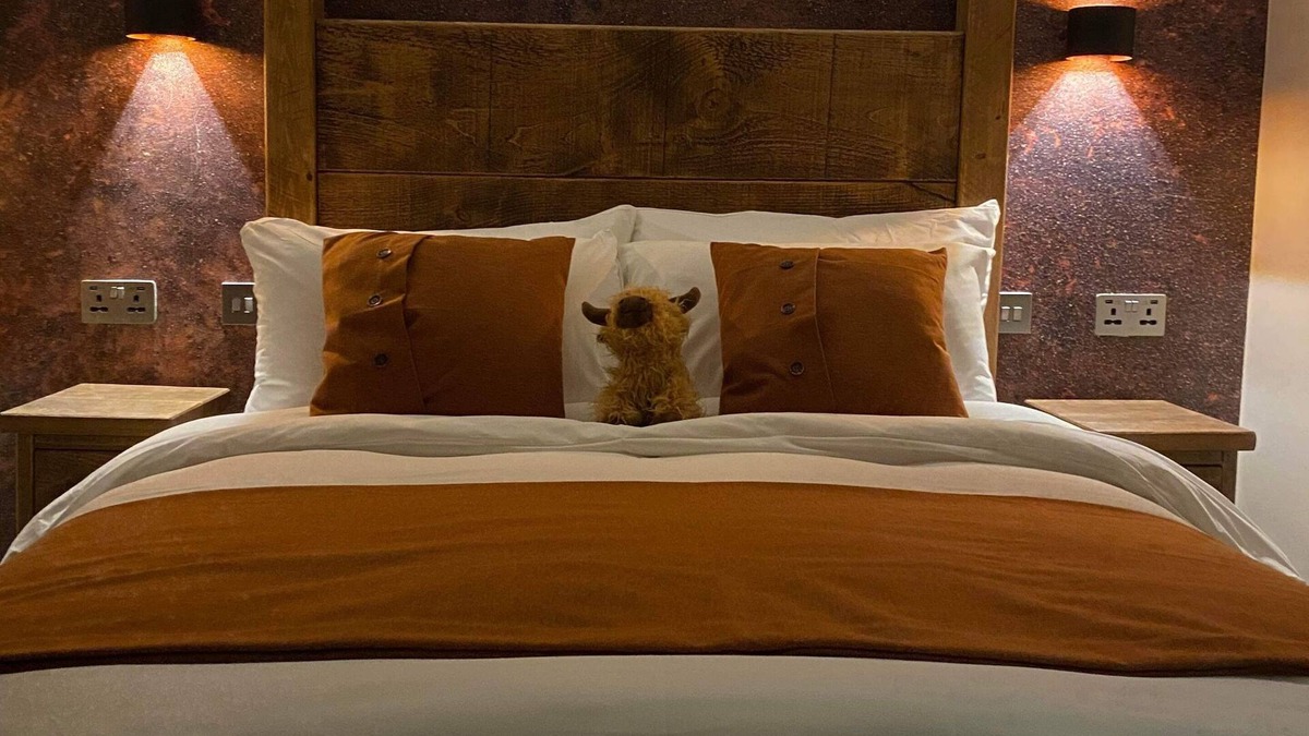 Holymoorside House | Bulls Head - Holymoorside
