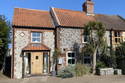 Winterton-on-Sea House | Bulmer Cottage by Winterton Cottages