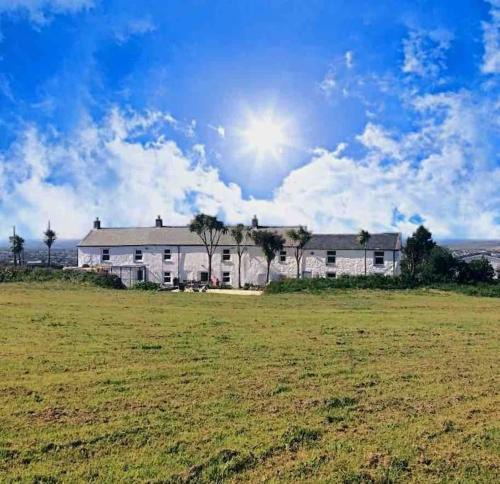 Redruth House | Bumblebee Cottage