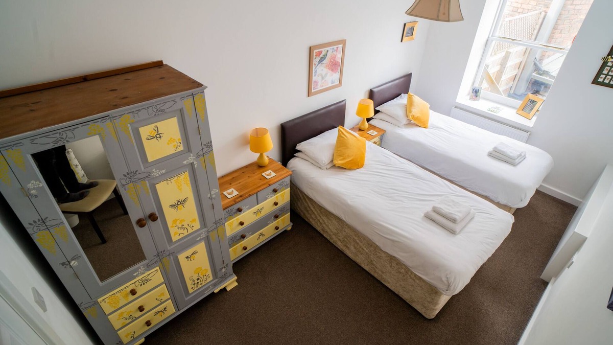 New Mills Apartment | Bumblebee, pet friendly apartment in New Mills