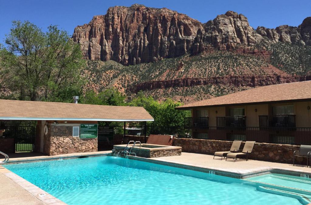 Zion National Park South Entrance Hotel | Bumbleberry Inn