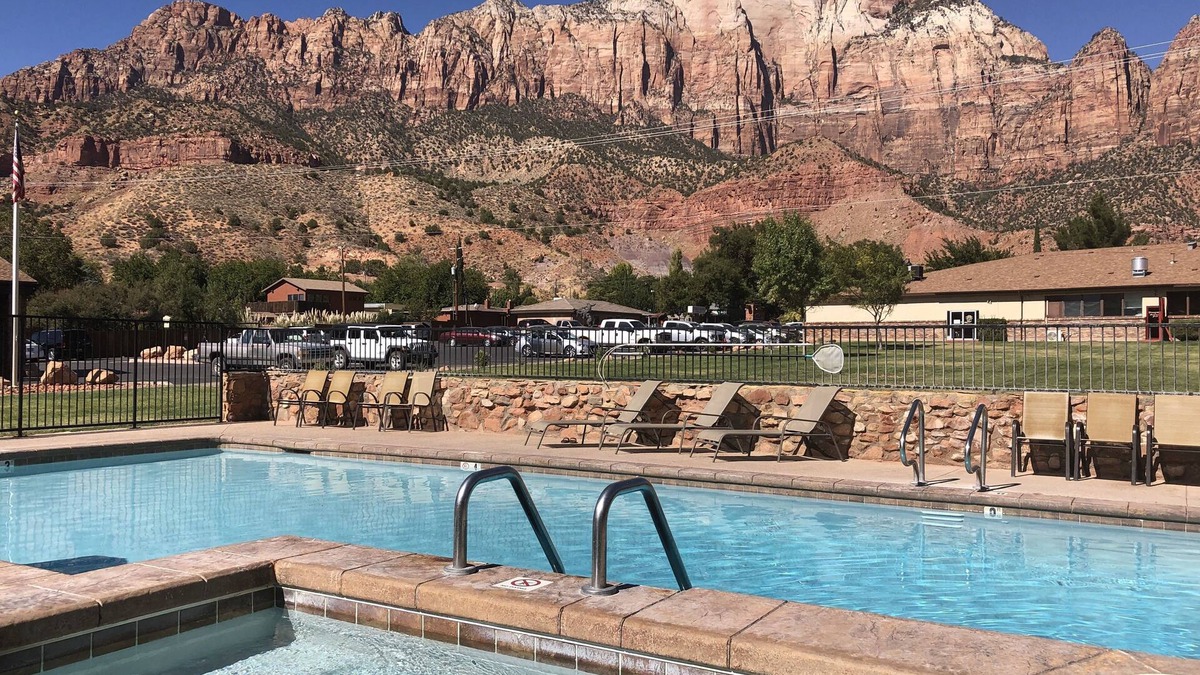 Zion National Park South Entrance Hotel | Bumbleberry Inn