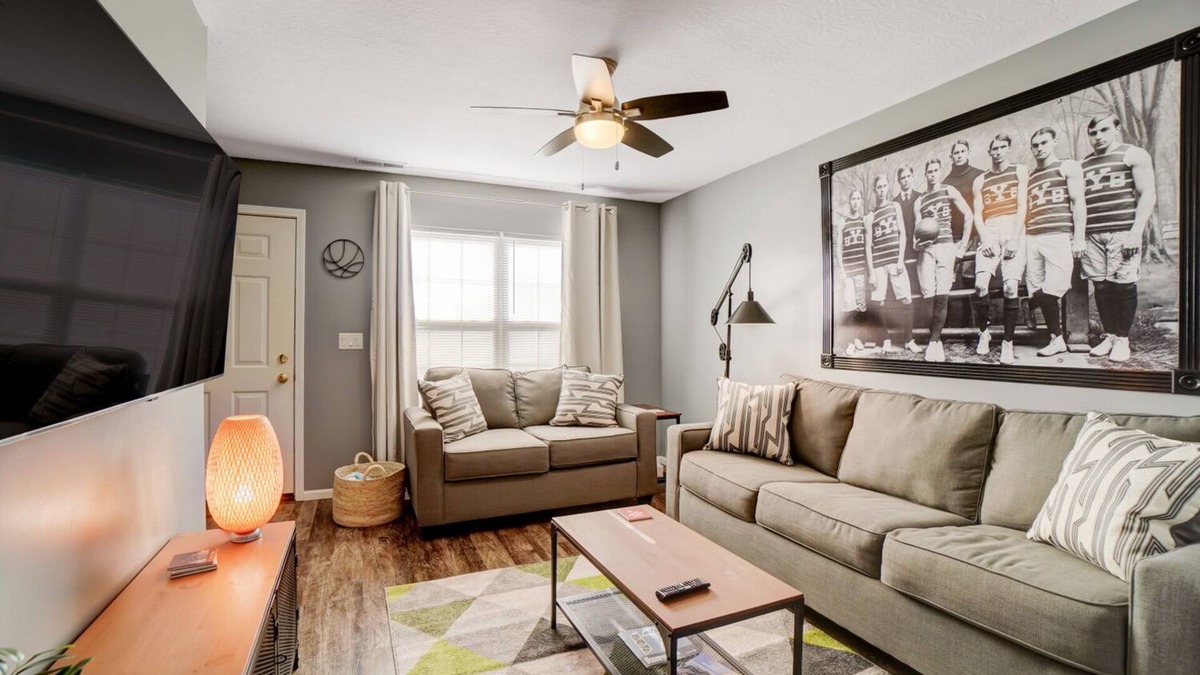 Hamilton House | Bump Set Slam Dunk @ SpookyNook - Sports Inspired Townhome - 1 Min Walk to Venue
