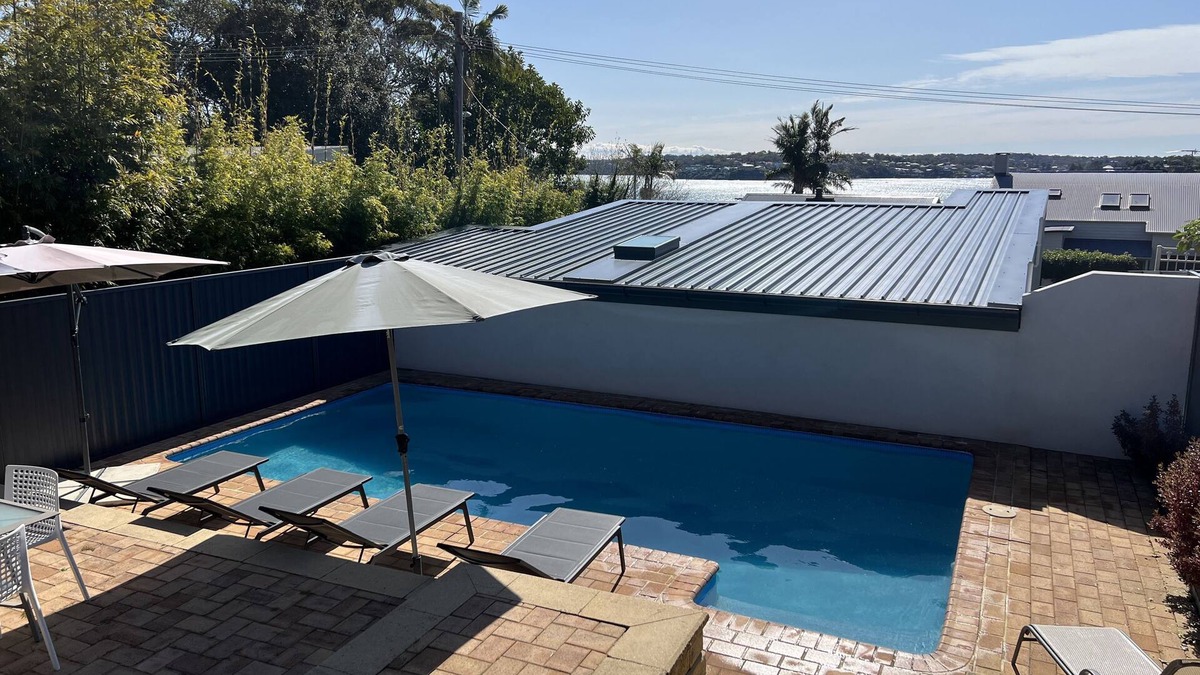 Bundeena House | Bundeena Base Art House, Sea View with Solar Heated Pool