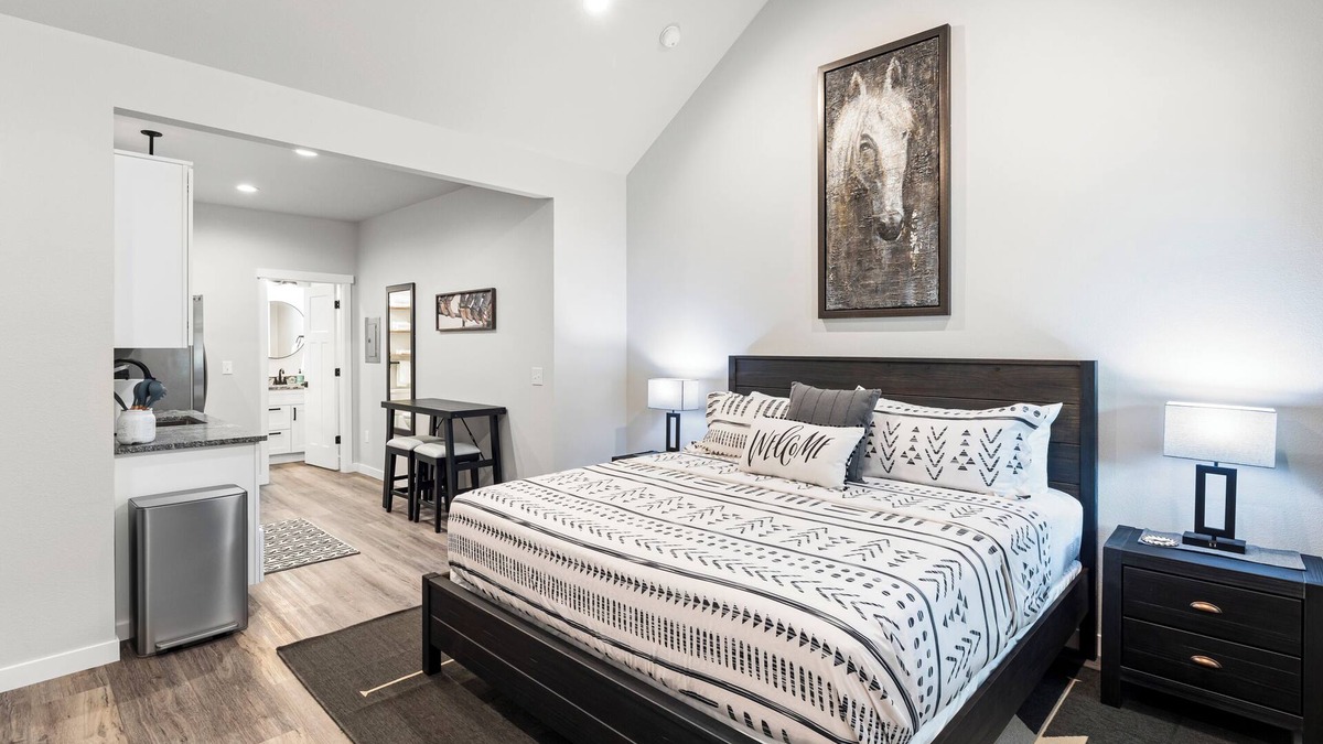 Dennis House | Bungalow 2 @ Barndo Bungalows
