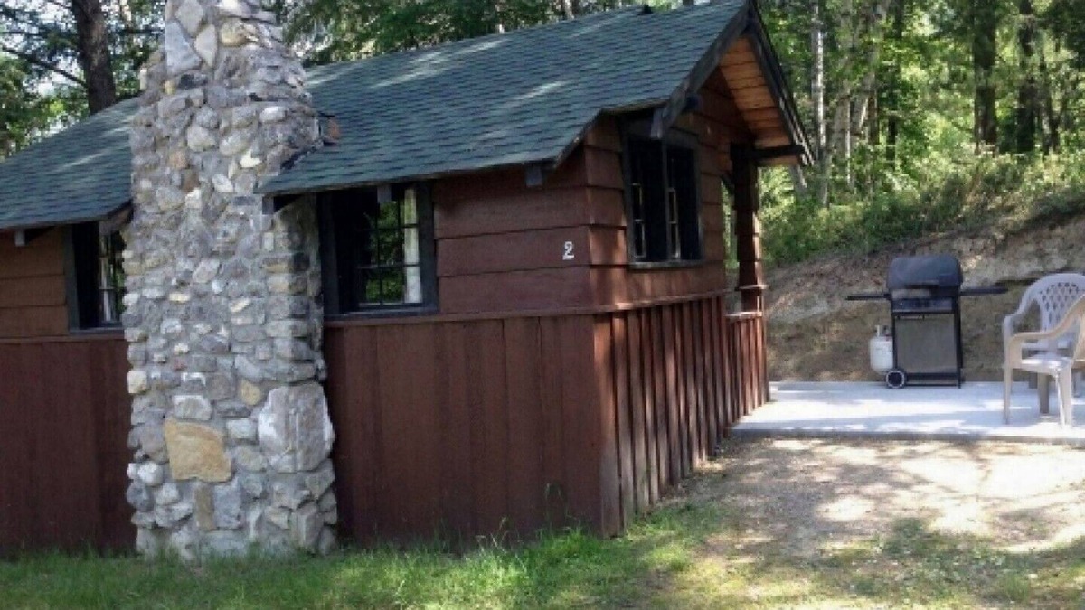 East Kootenay Cabin | Bungalow #2 or #3 with indoor hot tub
