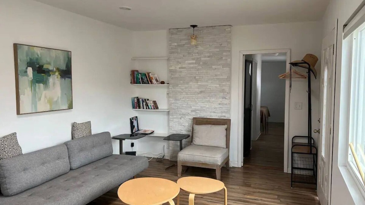 Lawndale House | Bungalow 2bed/2bath in Lawndale