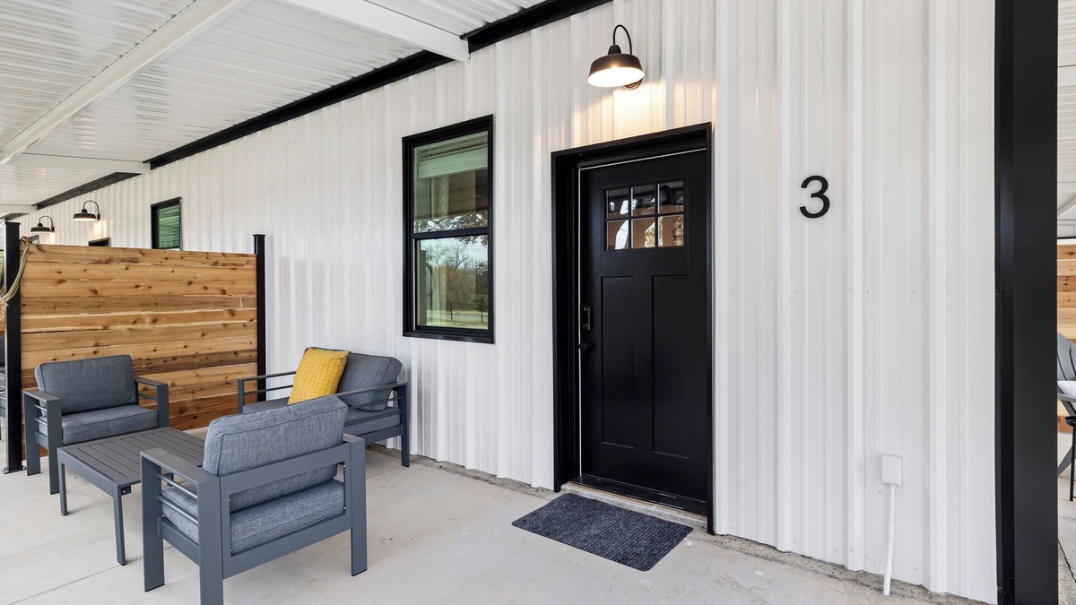 Dennis House | Bungalow 3 @ Barndo Bungalows