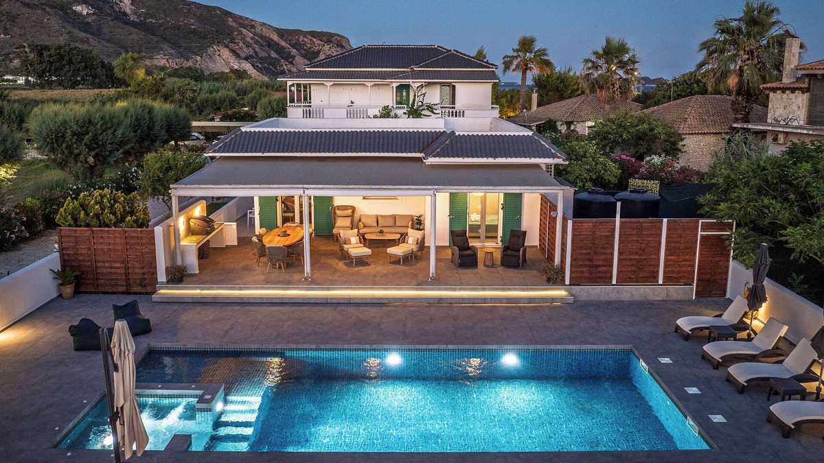 Kalamaki Apartment | Bungalow, 3 minutes walk from Kalamaki beach with private pool new for 2024.