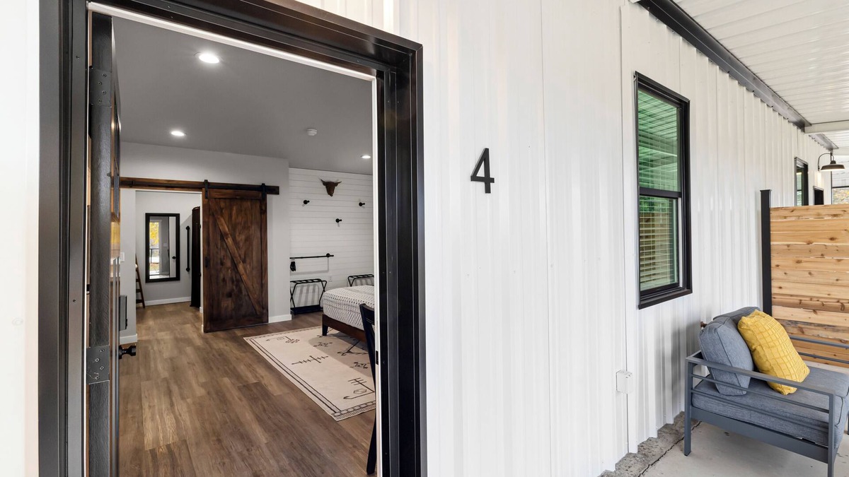 Dennis House | Bungalow 4 @ Barndo Bungalows