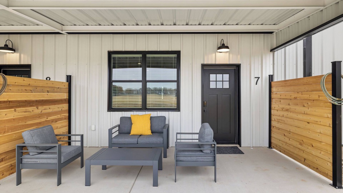 Dennis House | Bungalow 7 @ Barndo Bungalows