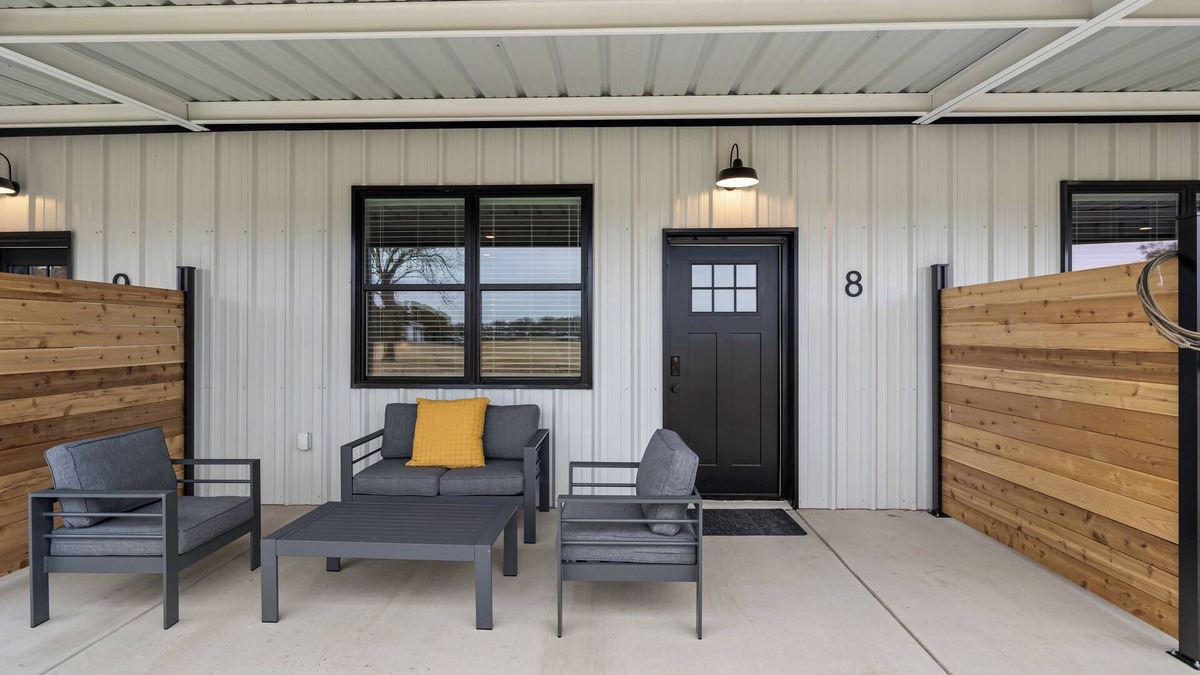 Dennis House | Bungalow 8 @ Barndo Bungalows