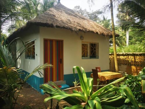 Grand-Bassam Cabin | Bungalow accés direct plage privée "Plage tropicale Chez Jack et Régine"