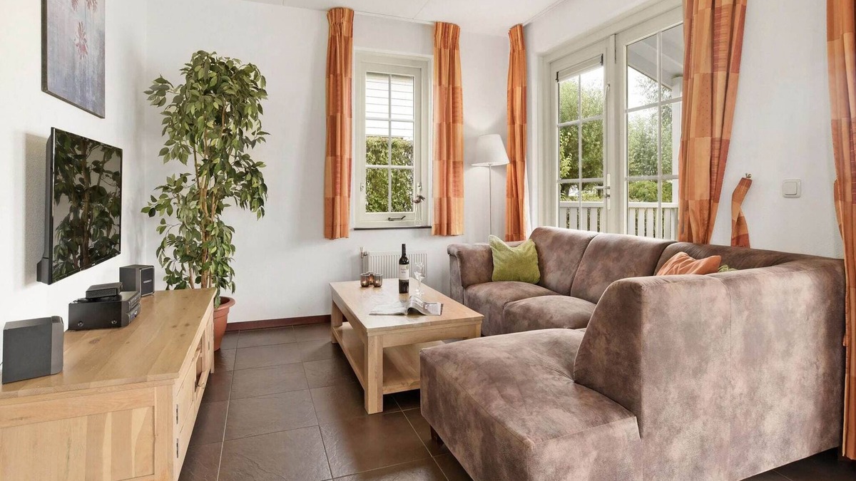 Municipality of Nissewaard House | Bungalow by Water with Sauna in South Holland