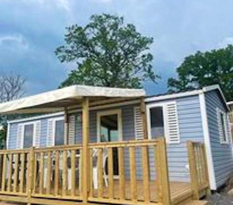 Banes House | Bungalow charmant à Argences en Aubrac avec piscine