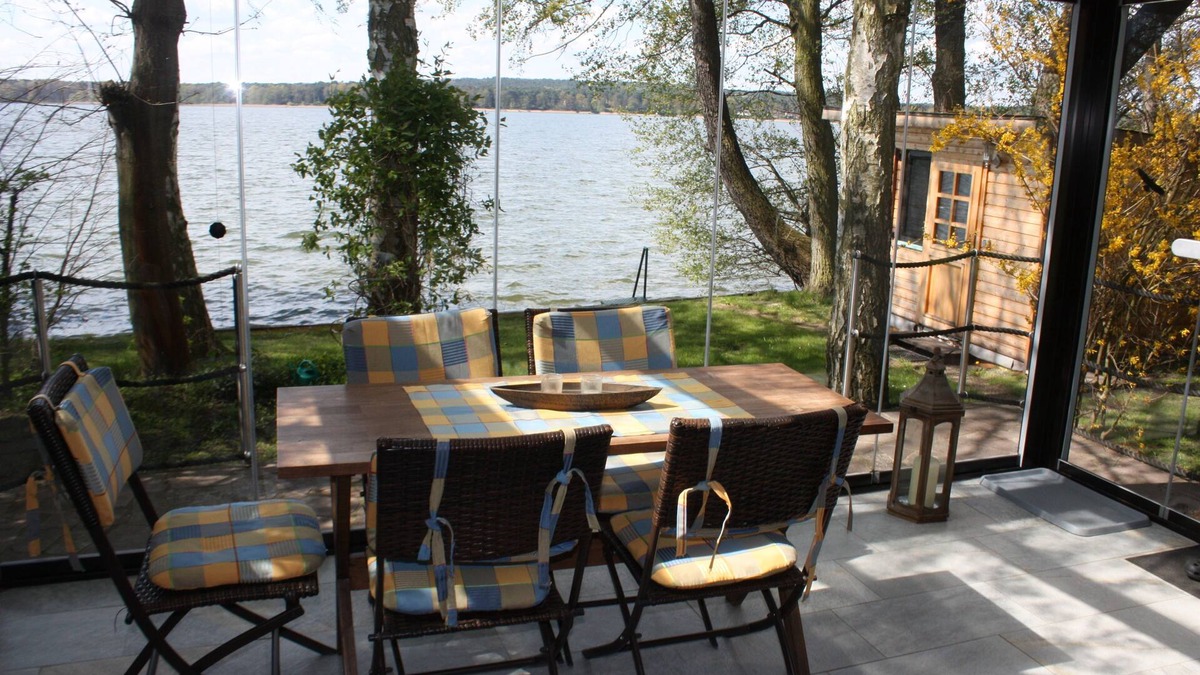 Bad Saarow House | Bungalow directly on the lake with conservatory, very private - Ferienhof Löschebrand