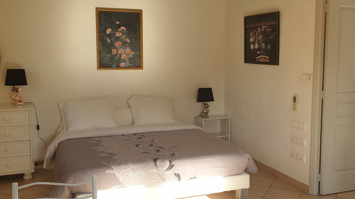 Abbazia House | Bungalow-Budget-Ensuite with Shower-Garden view