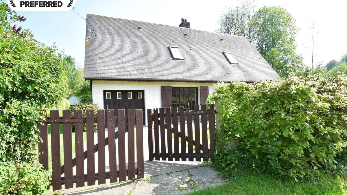 Saint-Pierre-le-Vieux House | Bungalow in France near Castle & Hiking Trails