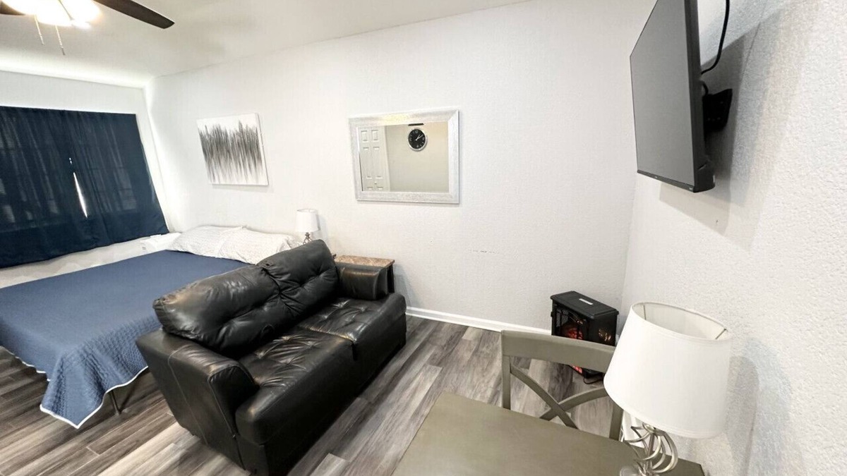 West San Antonio Apartment | Bungalow-Fully Loaded, Lackland AFB, Sea World