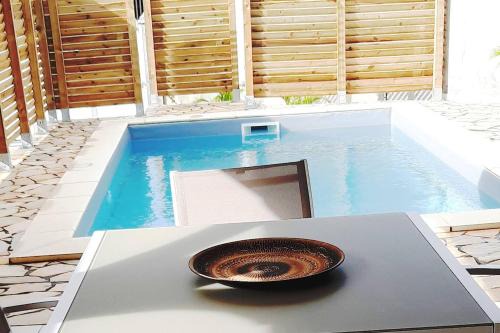 Baie-Mahault Apartment | bungalow hibis.kiss971