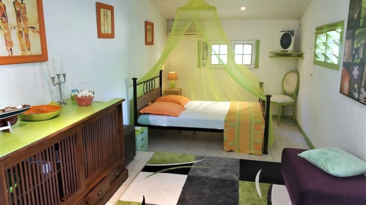 La Possession House | Bungalow in a large tropical garden