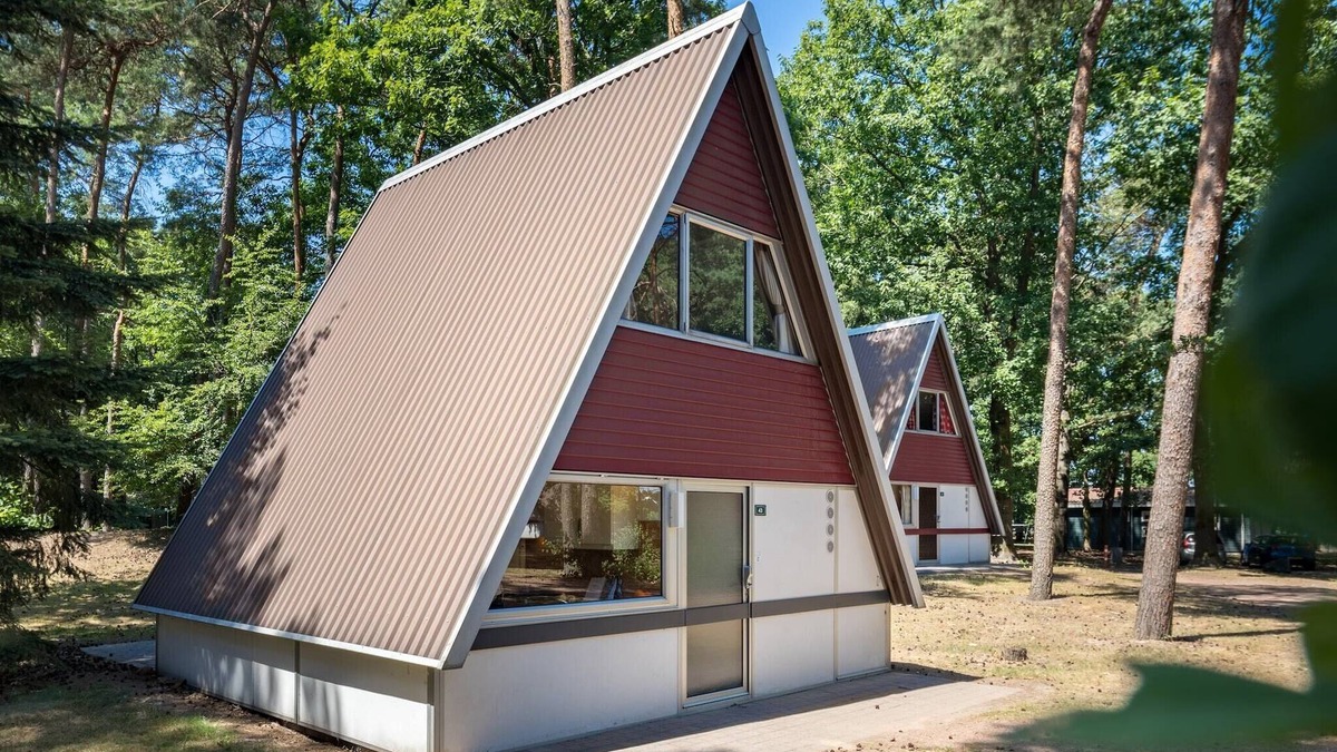 Municipality of Geldrop-Mierlo House | Bungalow in Bospark 't Wolfsven near Nature