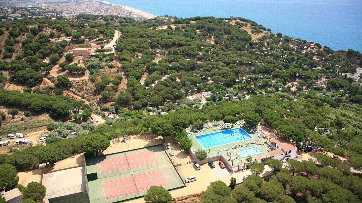Calella House | Bungalow in Calella by Sea & Mountains