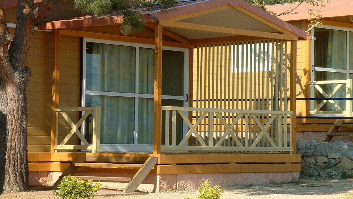 Calella House | Bungalow in Calella near Sea & Mountains