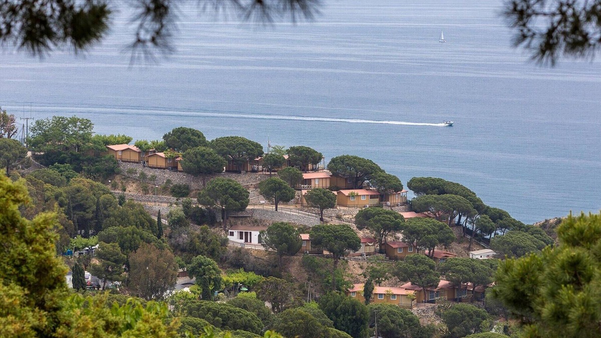Calella House | Bungalow in Calella with Sea & Mountain Views