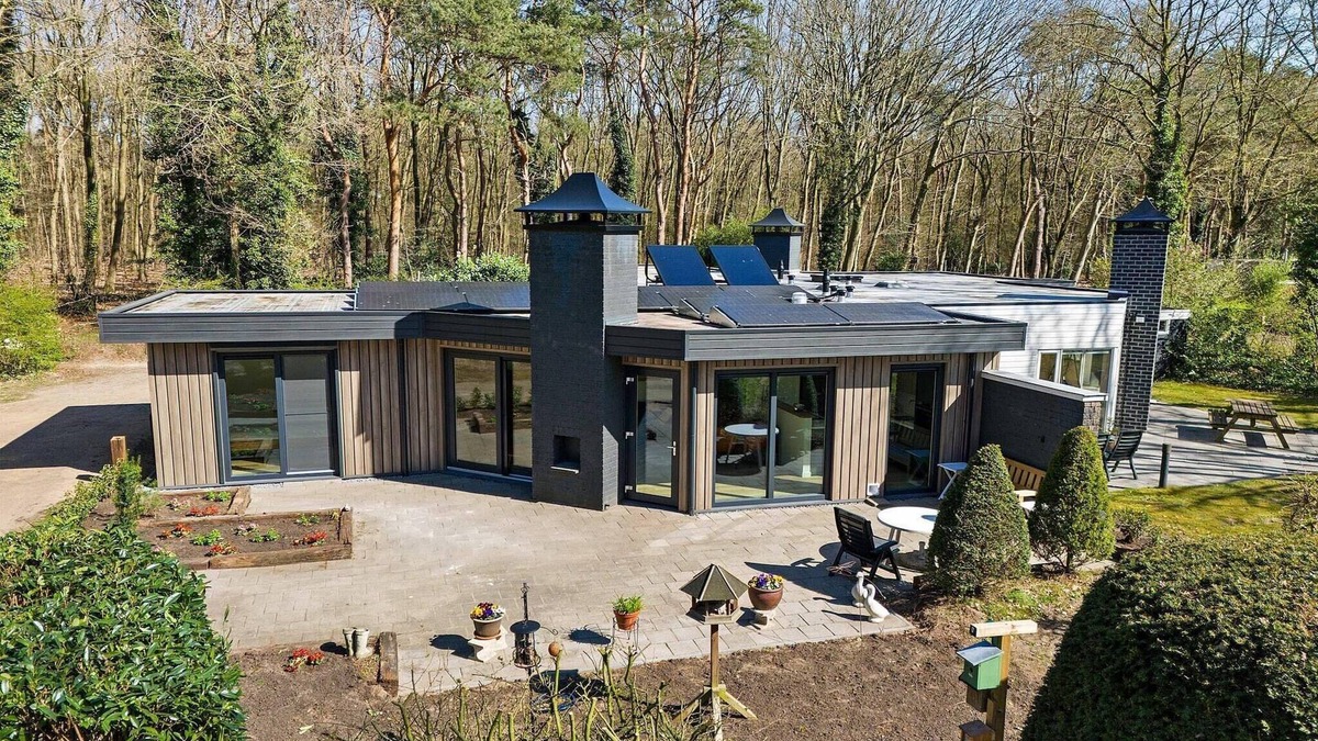 Erm House | Bungalow in Drenthe near Forest & Lake