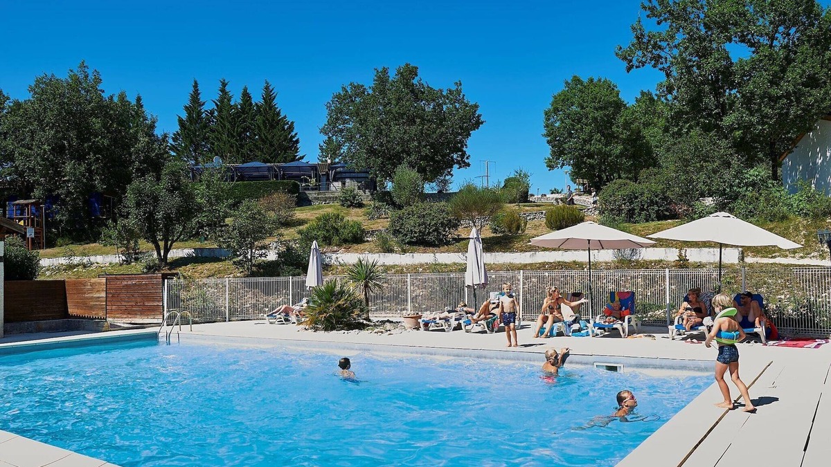 Mauroux House | Bungalow in France with Private Garden