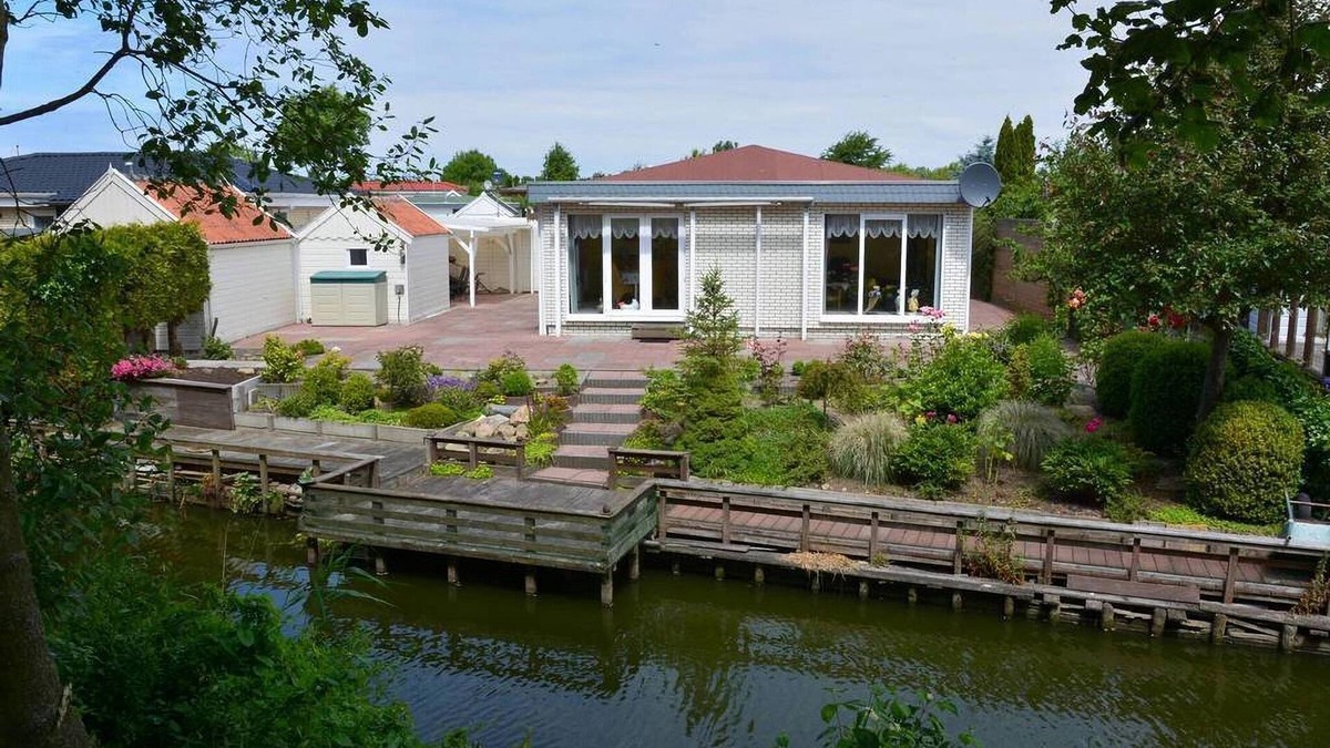 Makkum House | Bungalow in Makkum near Lake Beach
