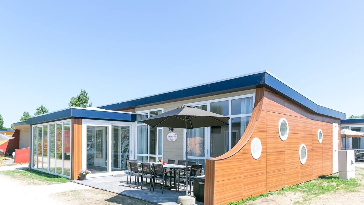 's-Gravenzande House | Bungalow in Netherlands with Garden Terrace