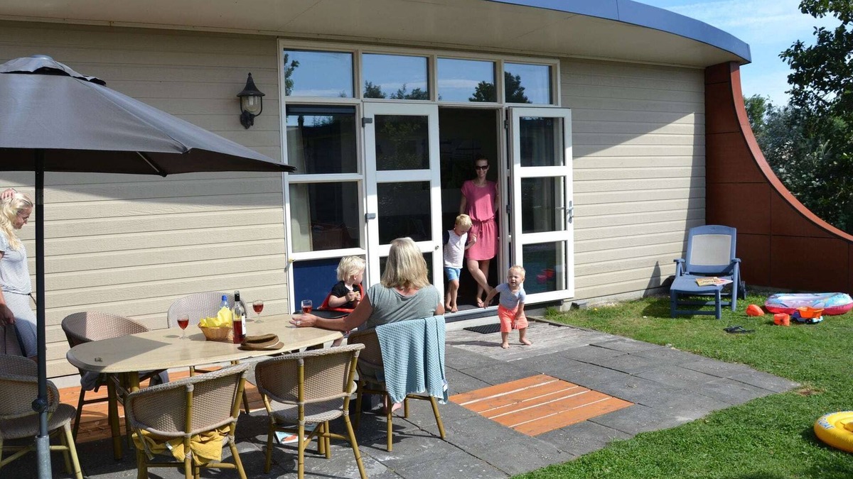 's-Gravenzande House | Bungalow in Netherlands with Dune Garden