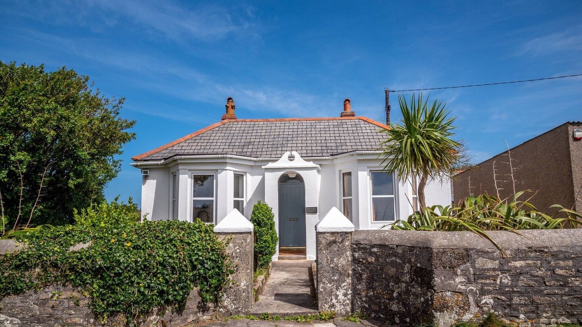 Pendeen Cottage | Bungalow in Pendeen with Stunning Sea Views
