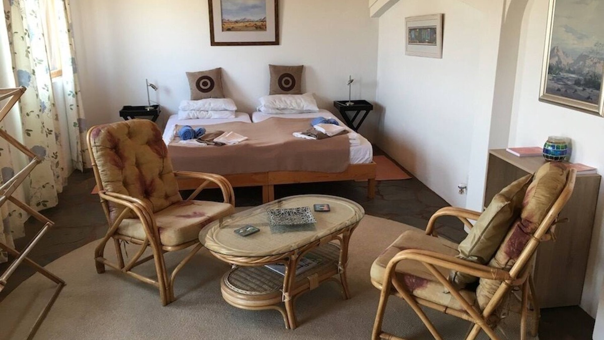 Erongo House | Bungalow in the desert, but near the city