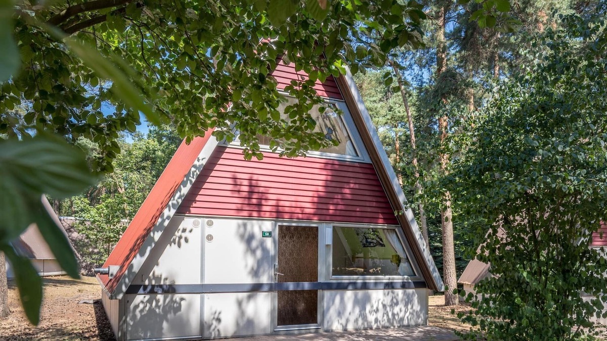 Municipality of Geldrop-Mierlo House | Bungalow in Wolfsven near Nature Reserve