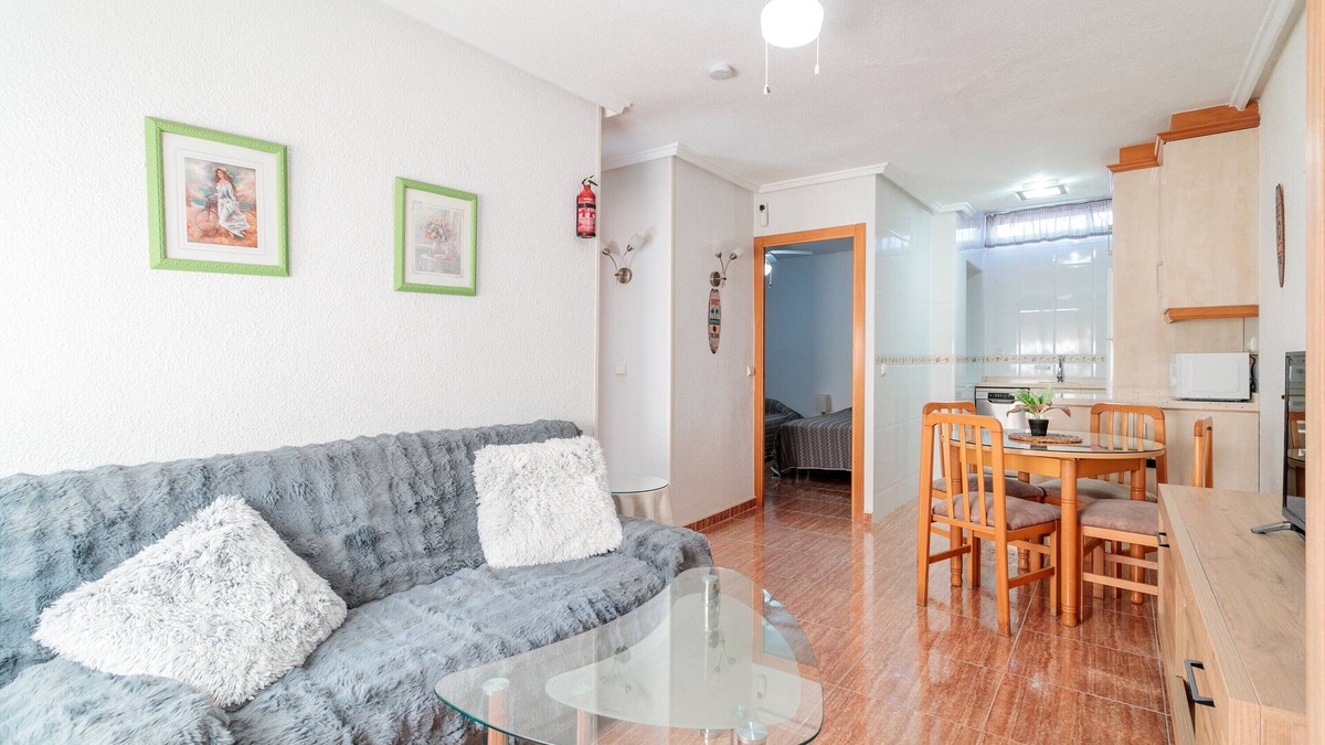 Santa Pola House | Bungalow 'Magnolias 20 En Santa Pola' with Private Terrace, Wi-Fi and Air Conditioning