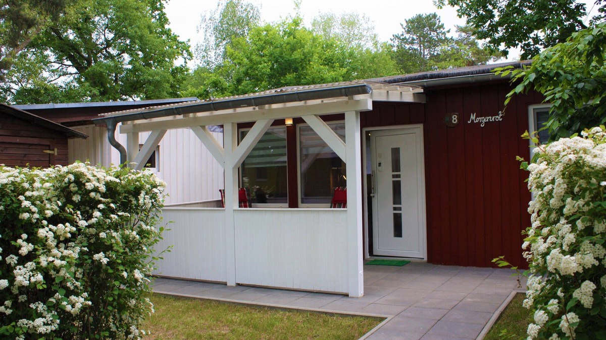 Muritz House | Bungalow "Morgenrot", 250m to the Müritz + boat mooring