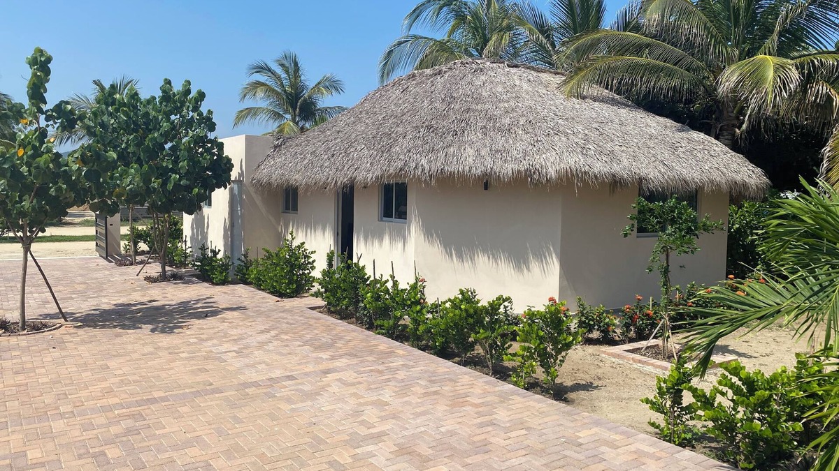 Barra de Colotepec House | Bungalow direct access to the beach for two people private bathroom equipped kitchen