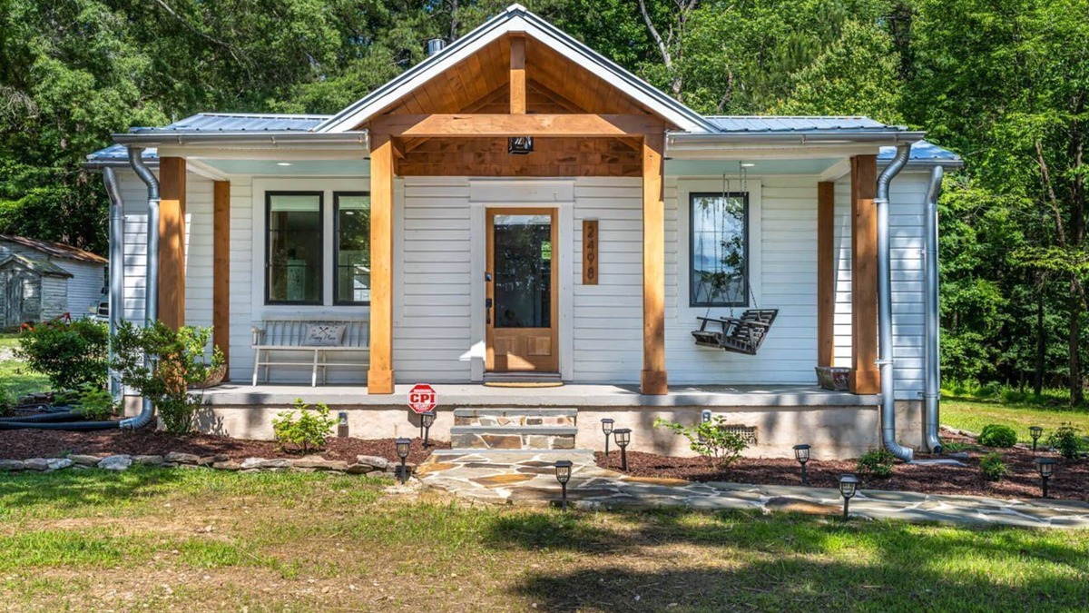 New Hill House | Bungalow Near Jordan Lake, NC