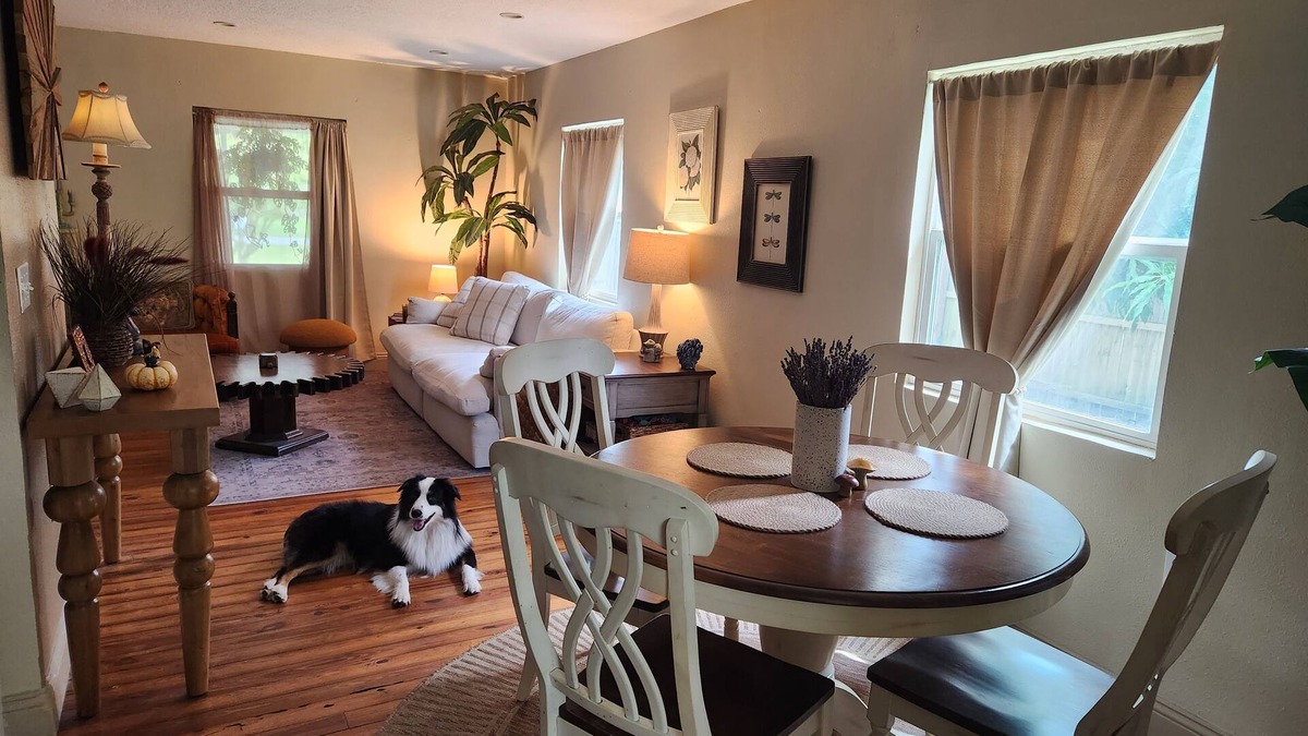 Baldwin Park House | Bungalow on quiet street close to trendy cafes, pubs, and parks. Dogs welcome!